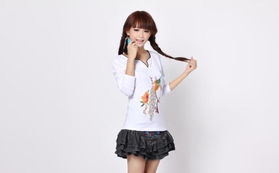 民族風(fēng)刺繡T恤 孔雀開(kāi)屏，盡顯東方典雅新時(shí)尚